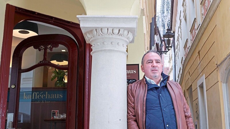 An der Ecke, die ihn von Anfang an begeisterte: Cafébetreiber Isak Haijzeraj.