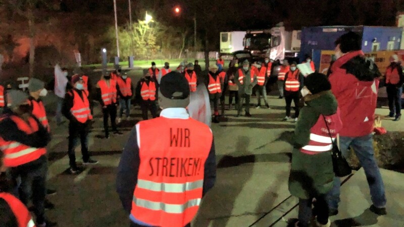 Mehrere Mitarbeiter des Vion Schlachthofs in Landshut sind einem Streikaufruf der NGG gefolgt und haben in der Nacht auf Donnerstag die Arbeit niedergelegt.