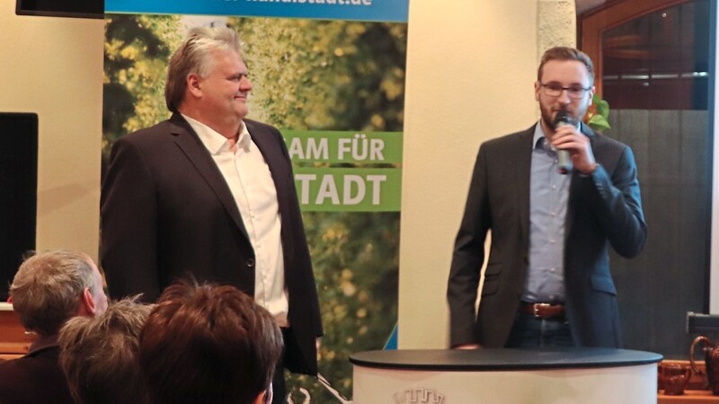 Bürgermeisterkandidat Franz Mayer (links) und Ortsvorsitzender Rainer Klier stellten bei der Auftaktveranstaltung die Ziele der CSU vor.