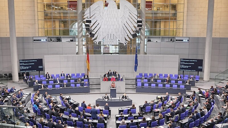 Der Bundestag debattiert heute erstmals über die mögliche Einführung einer Impfpflicht. (Symbolbild)