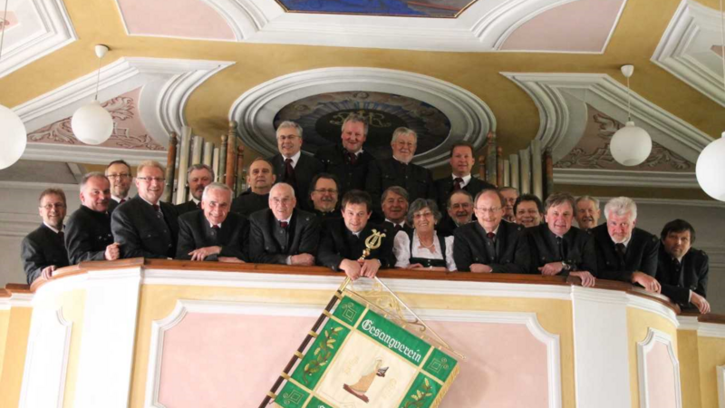 Das Foto des Männergesangsvereins Haselbach wurde bereits 2012 anlässlich der Feier zum 100-jährigen Bestehen gemacht. Derzeit hat der Verein 24 aktive Sänger und einen Altersdurchschnitt von 66 Jahren.