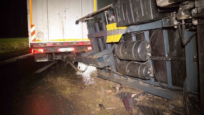 Zu einem Unfall mit einem Lkw ist es am Montagabend zwischen Vilsbiburg und Gerzen gekommen.
