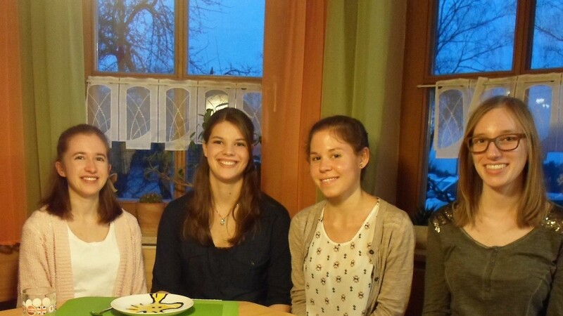 Stefanie Schambeck (links) hat mit ihren Freundinnen einen Kochabend veranstaltet.