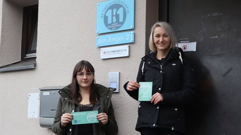 Katharina (links) und Stephanie Wagner helfen Leuten, die von Wohnungslosigkeit bedroht sind.