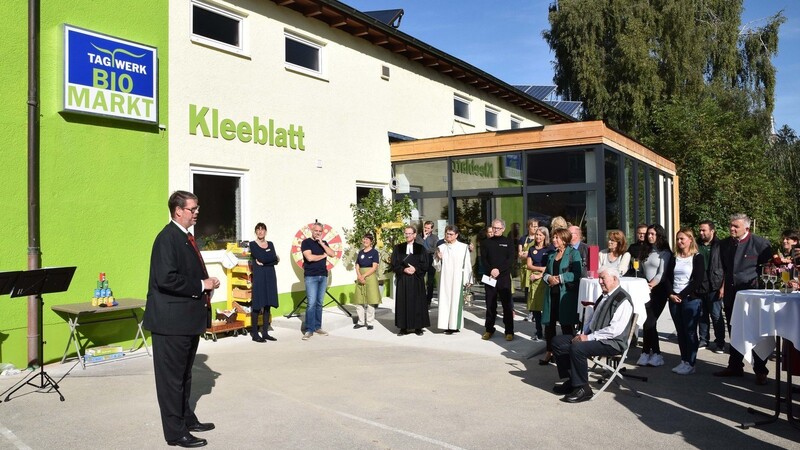 Umzug gelungen: Am Freitag wurde die Eröffnung des Tagwerk-Biomarktes Kleeblatt am neuen Standort gefeiert.