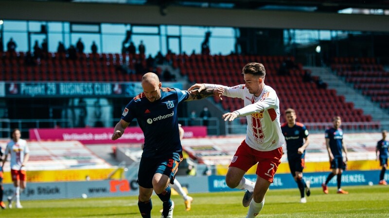 Der SSV Jahn Regensburg hat am Sonntag einen Punkt gegen den Hamburger SV geholt.