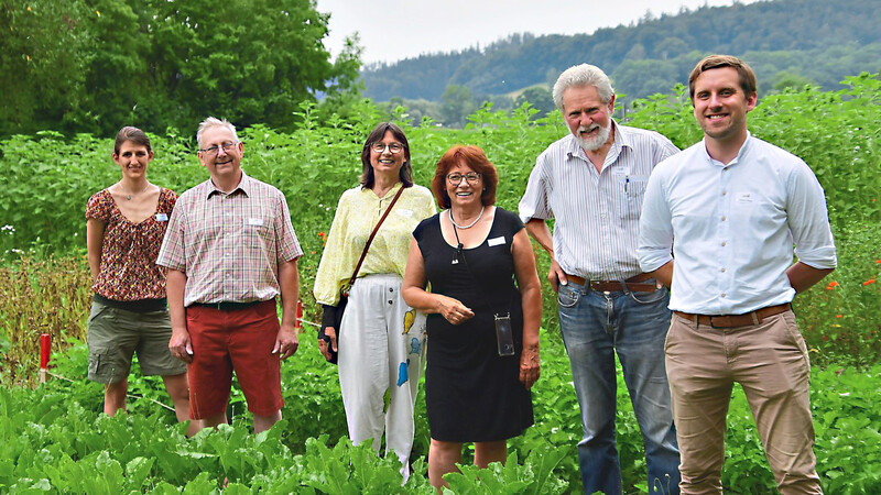 Vorstand und Beisitzer des Vereins Weltacker-Landshut: Ann-Marie Schilling (von links), Georg Högl, Kathy Mühlebach-Sturm, Waltraud Minisini, Klaus Karg und Markus Roos