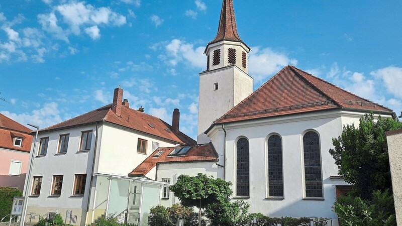 Die evangelische Kirche mit dem angrenzenden Gemeindesaal in der Preysingstraße.