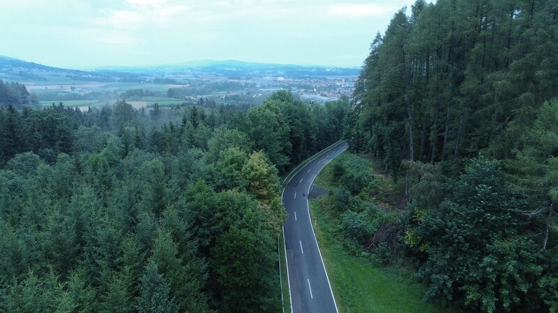 Die Staatsstraße 2150 von Rötz Richtung Neukirchen-Balbini soll bis zur Landkreisgrenze "bestandsorientiert" ausgebaut werden.