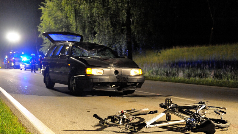 Bei einem Verkehrsunfall am Sonntagmorgen, 3. Juli, starb bei Metten ein Fahrradfahrer an seinen Verletzungen. (Foto: Mathias Adam)