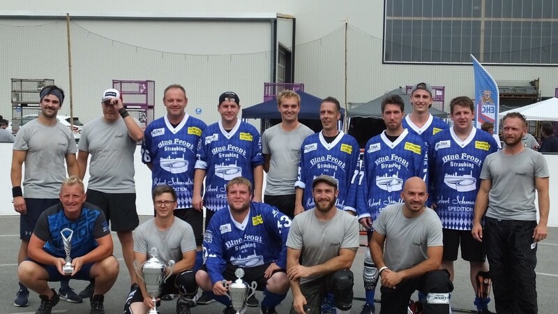 Das Siegerteam "Crossfit Straubing" (graue T-Shirts), die Zweitplatzierten und Gastgeber "Blue Front" und Turnier-MVP Andreas Greil vom Drittplatzierten "Missionare des Südens".