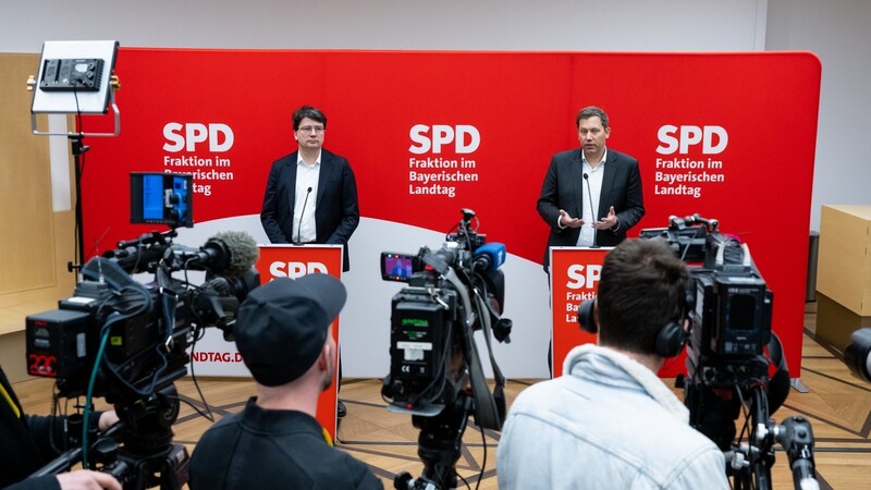 Bayerns SPD-Chef Florian von Brunn (l.) und der SPD-Bundesvorsitzende Lars Klingbeil geben einen Vorgeschmack auf den Wahlkampf.