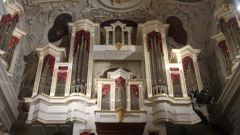 Die neue Orgel wurde der Gottesmutter Maria geweiht.