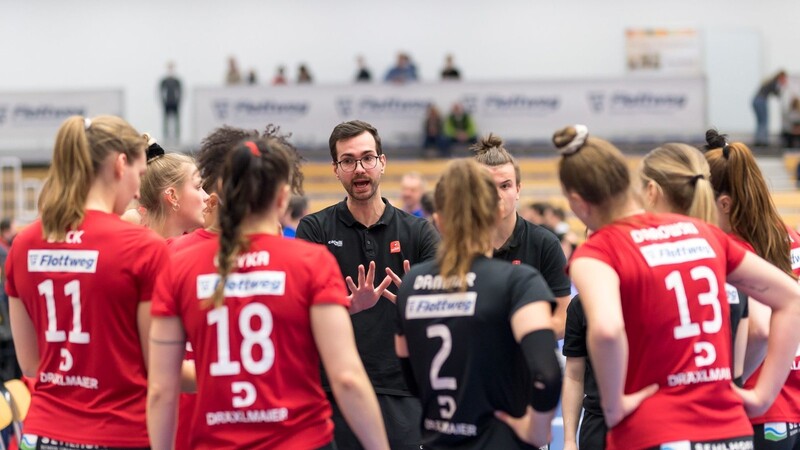 Chefcoach bei Bundesligist Vilsbiburg, Co-Trainer der deutschen Frauen-Nationalmannschaft: Florian Völker.