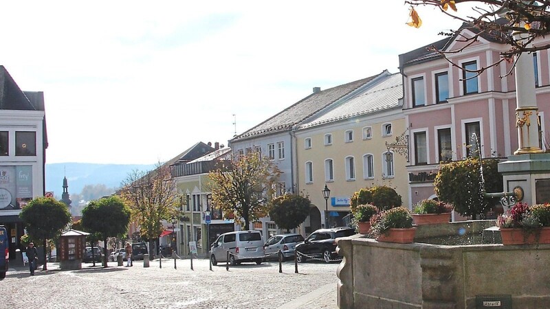 Der Stadtrat verlängerte die Geltungsdauer für die Satzung "Sanierungsgebiet Altstadt" um weitere 15 Jahre - ebenso die Laufzeit des kommunalen Fassadenprogrammes der Stadt Bad Kötzting um zwei Jahre.