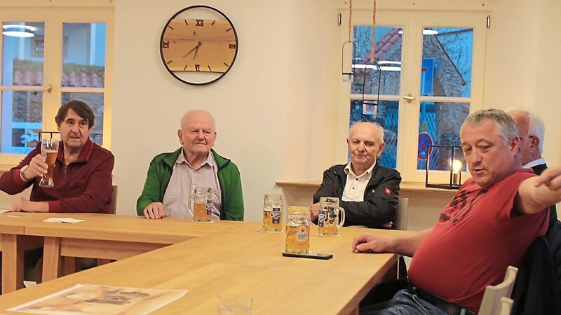 Gaben ihre Erinnerungen preis: Alfons Gruber, Erich Liegl, Siegfried Wagner, Hans Beer und Michael Ring (von links).