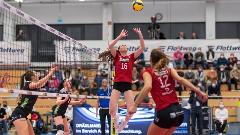 Lindsay Flory (Nr. 16) verlängert ihren Vertrag beim niederbayerischen Volleyball-Bundesligisten.