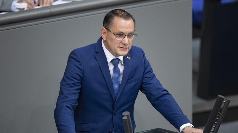 AfD-Vorsitzender Tino Chrupalla war "absolut enttäuscht" wegen des verpassten Einzugs seiner Partei in den Lieler Landtag.