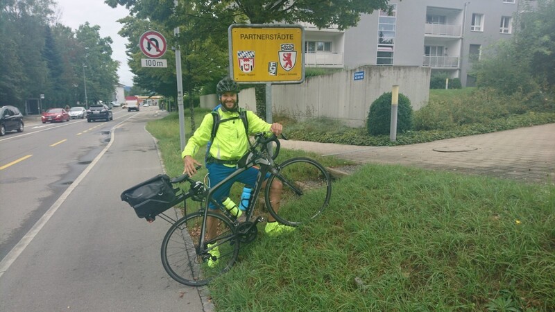 Nach mehr als 500 Kilometern auf dem Rad ist Stefan Schönberger in Chams Partnerstadt angekommen.