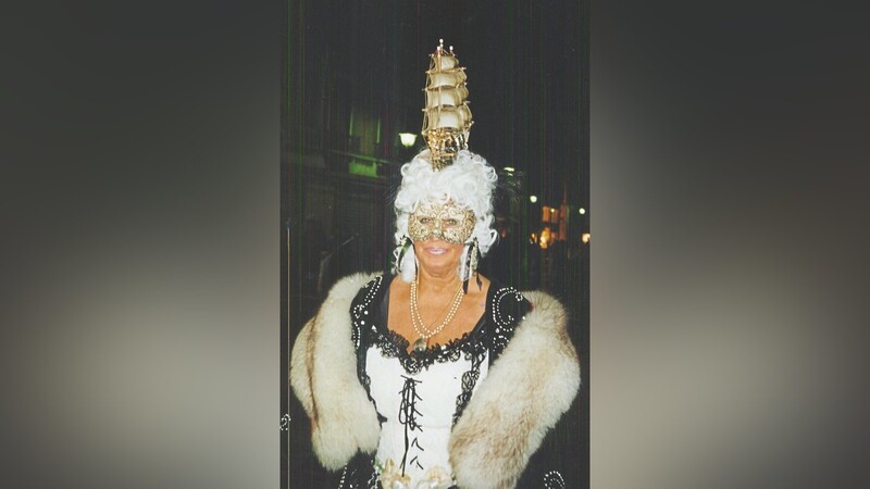 Eva Lohse: Sie fährt seit Jahrzehnten zum Karneval nach Venedig.