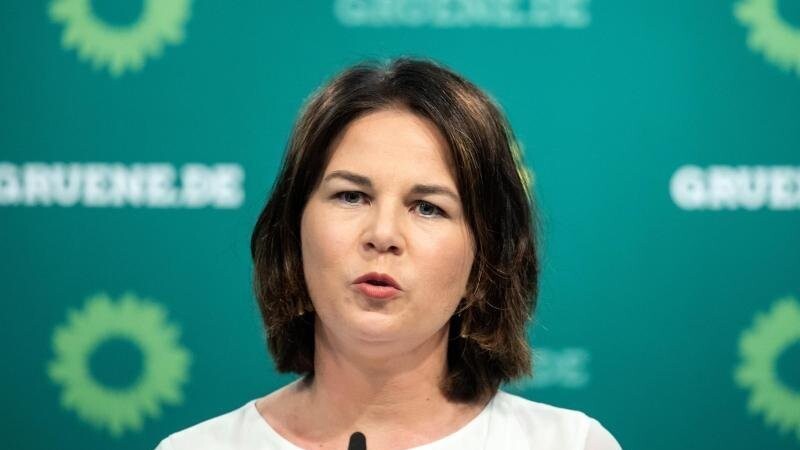 Grünen-Kanzlerkandidatin Annalena Baerbock wird vorgeworfen, in ihrem Buch aus anderen Medien abgeschrieben zu haben.