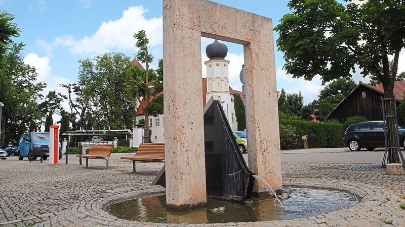 Der Rathausbrunnen erinnert an den Todesschuss im Jahr 1633.