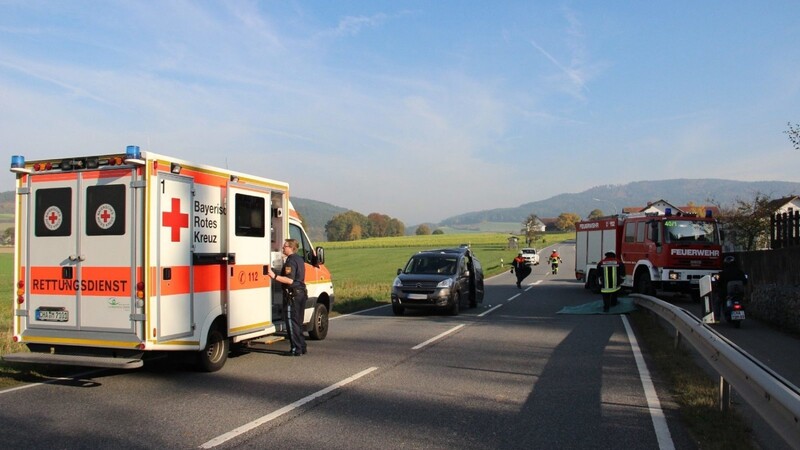 Am Mittwochnachmittag krachte bei Schlondorf ein BMW in einen Citroen. Drei Personen wurden bei dem Unfall verletzt.