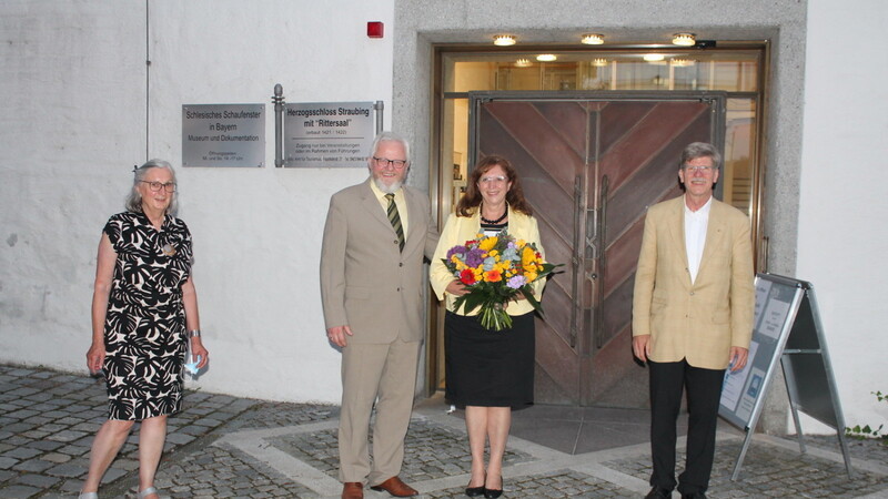 Die Vertrauensleute des Kirchenvorstands Christine Kirchhof und Berthold Reil mit dem Ehepaar von Winning.