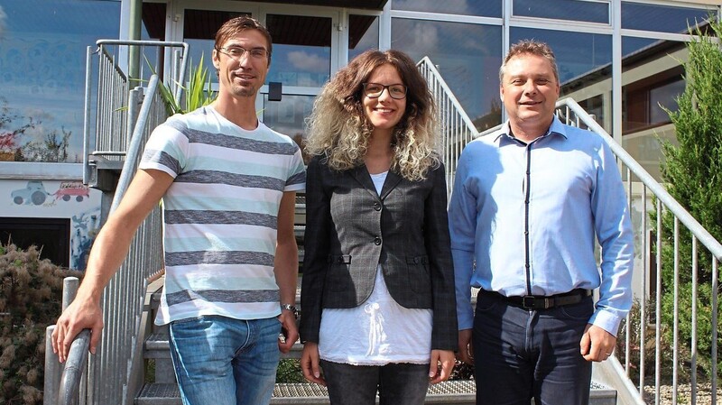 Sebastian Frei, Michaela Kiesl und Vladimir Foist (von links) komplettieren das Pädagogen-Team an der Montessori-Schule.