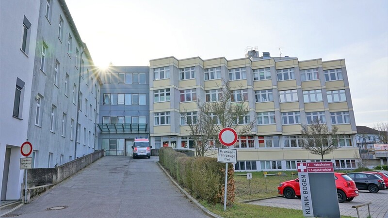Aktuell werden Covid-19-Patienten im Landkreis gebündelt in der Klinik in Bogen behandelt. Die Notfallversorgung konzentriert sich vorübergehend in Straubing und Mallersdorf.