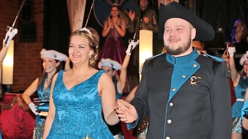 Auf einen fröhlichen Fasching freuen sich Prinzessin Theresa und Prinz Englbert.