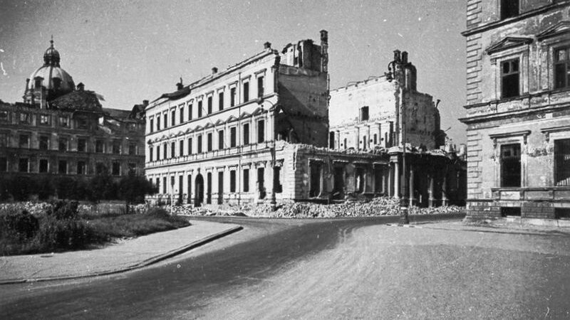 1946: das schwer beschädigte Odeon.