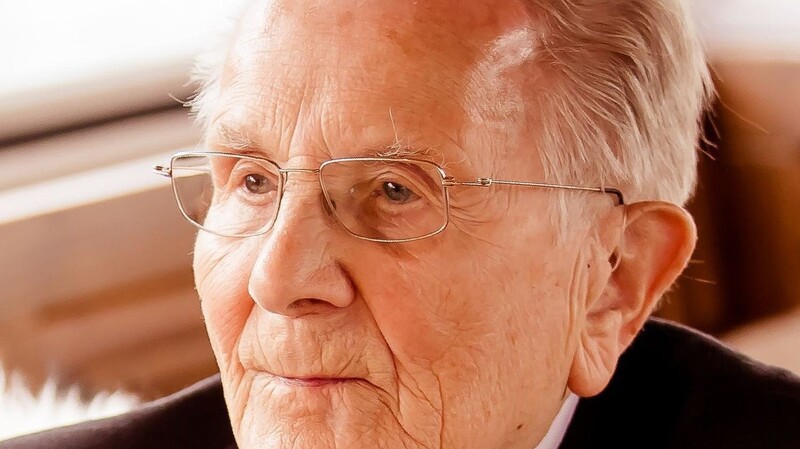 Dr. Hans Hirmer ist im Alter von 99 Jahren verstorben.