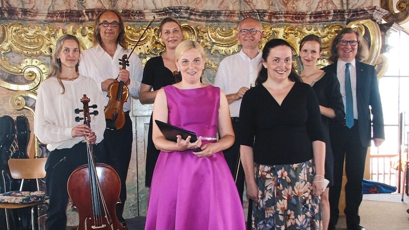 Die Interpreten des Festkonzertes "Salve Regina" mit dem Gesamtleitenden Wolfgang Kraus (rechts).
