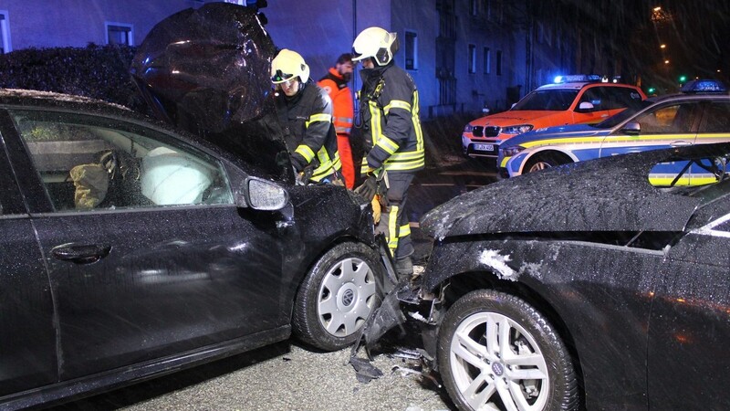 Am Donnerstagabend ist es auf der Kreuzung Wittelsbacherhöhe/Gabelsbergerstraße zu einem Autounfall gekommen.
