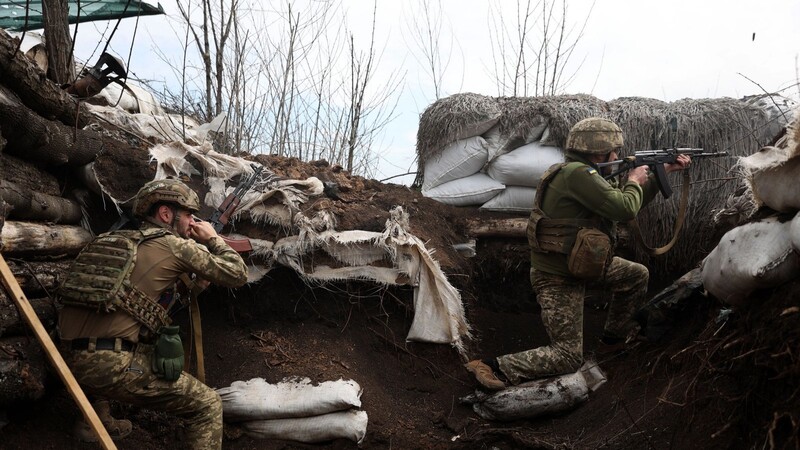 Der Krieg in der Ukraine geht weiter und verlagert sich: Nun müssen sich die ukrainischen Truppen verstärkt in der Region um Luhansk verteidigen.