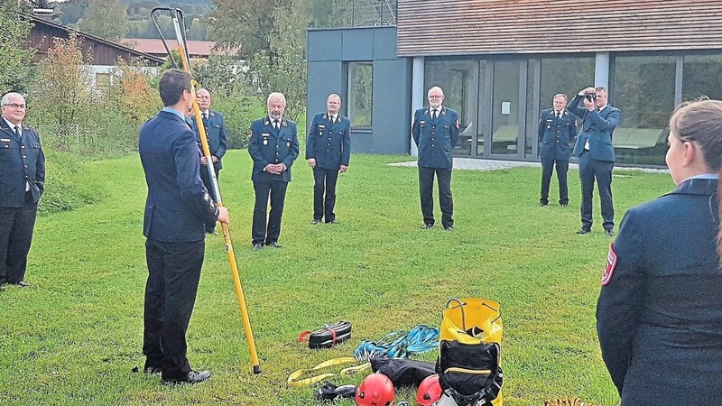 Michael Beer präsentierte der Feuerwehr-Führung bei der Preisverleihung die Einsatztaktik.