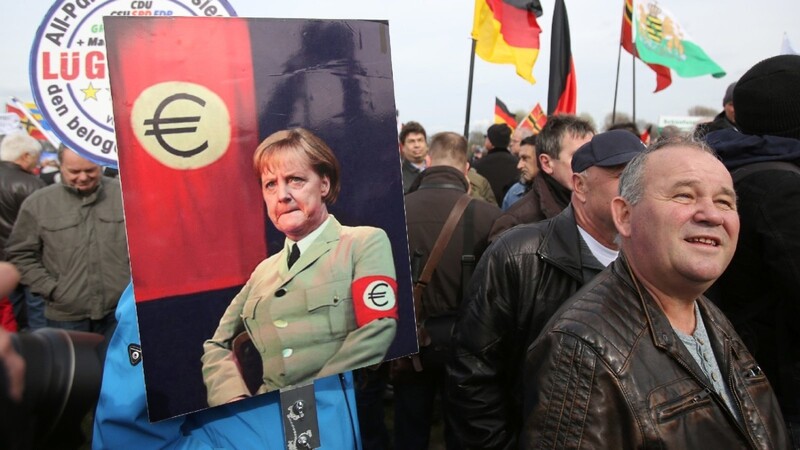Anhänger des islamkritischen Pegida-Bündnisses bei einer Demonstration in Dresden.
