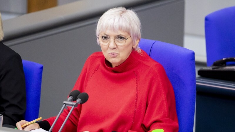 Bundesinnenminister Horst Seehofer soll die im Raum stehenden Vorwürfe aufklären, fordert Claudia Roth.
