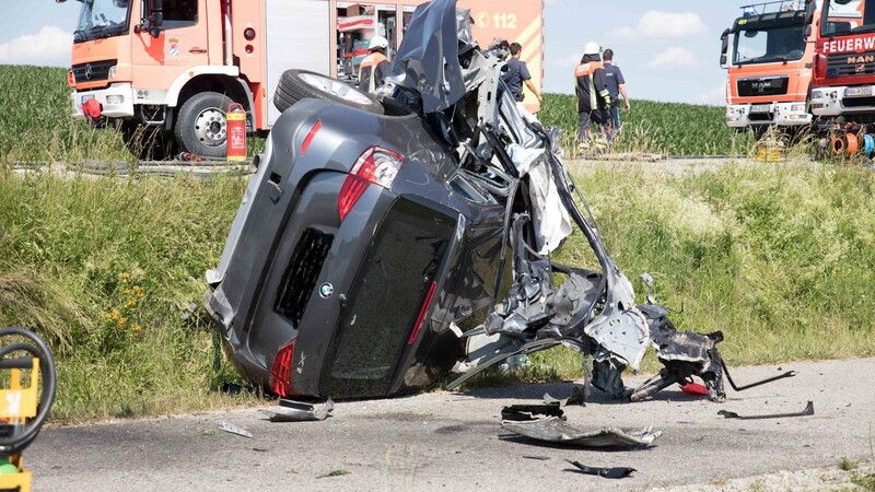 Zu einem tragischen Unfall zwischen einem Auto und einem Lastwagen kam es heute Nachmittag auf Höhe Geratsdorf.