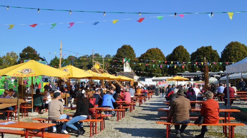Biergartenwetter lockte Besucher aufs Gallimarktpark-Gelände.
