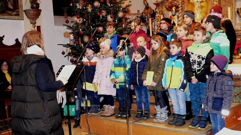Der Kinderchor unter der Leitung von Sabine Steger begeisterte die Gäste.