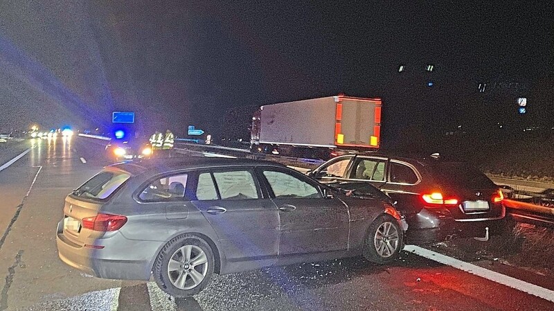 Als Schleierfahnder einen mutmaßlich gestohlenen BMW auf der Autobahn A 93 anhalten wollten, ergriff der Fahrer die Flucht.  Foto: News-5 / Pieknik