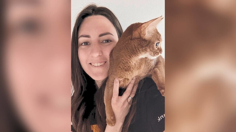 Anastasiia Ivanchenko ist mit ihrer Katze Sia nach Straubing geflüchtet. Ihr Mann und ihre Mutter sind immer noch in der Ukraine