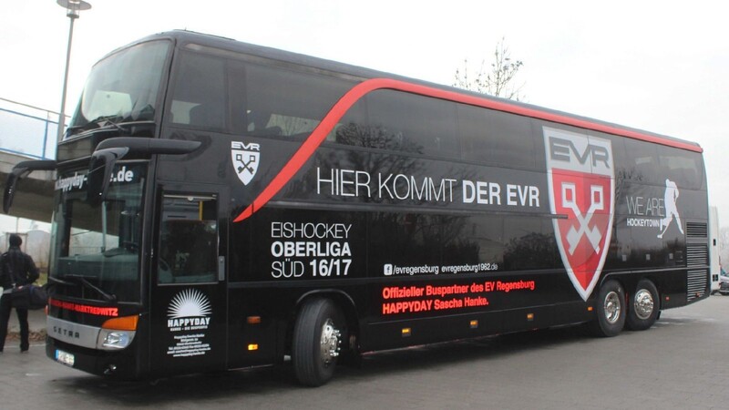 Der neue Mannschaftsbus des EV Regensburg.