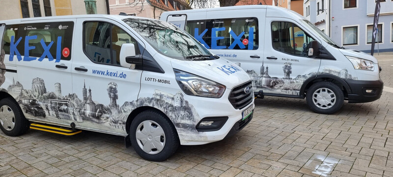 So wie diese Fahrzeuge des app-basierten Rufbussystems in Neustadt könnte es das KEXI schon bald in Mainburg geben. 