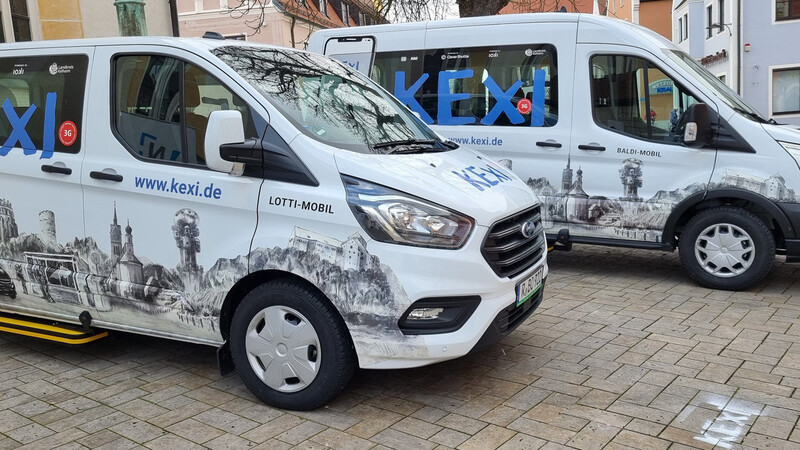 So wie diese Fahrzeuge des app-basierten Rufbussystems in Neustadt könnte es das KEXI schon bald in Mainburg geben.