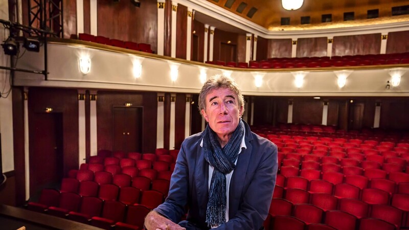 Thomas Pekny, der Leiter und Geschäftsführer der Komödie im Bayerischen Hof und der Münchner Tournee in seinem leeren Theater.