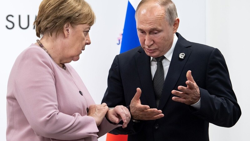 Altkanzlerin Angela Merkel trifft sich am Rande des G20-Gipfels 2019 mit Kremlchef Wladimir Putin.