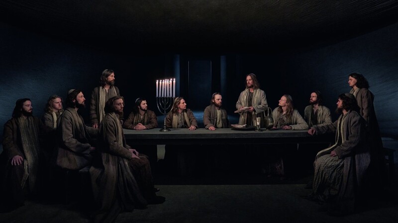 Das letzte Abendmahl in Christian Stückls Inszenierung mit Frederik Mayet als Jesus, der auch die Premiere am Samstag spielen wird